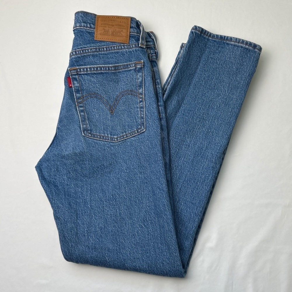 Levi's Women's Wedgie Straight Mid Rise Jeans Blue Button Fly Size 24/0 Stretch